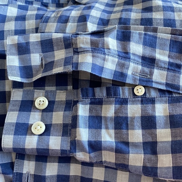 Theory linen blend blue check button down blouse. Long sleeves with cuffs. Med
C - Picture 5 of 8